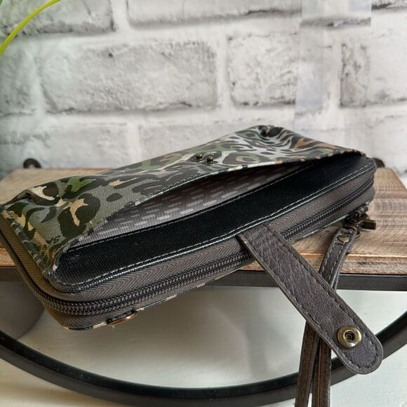 Sakroots Large Smartphone Wallet Wristlet Crossbody (Slate Spotted Wildlife) - Picture 8 of 8